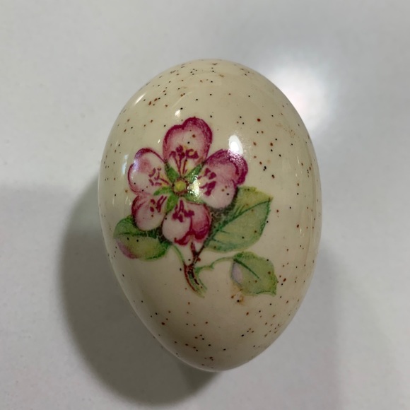 3 porcelain floral Easter eggs - Picture 6 of 7